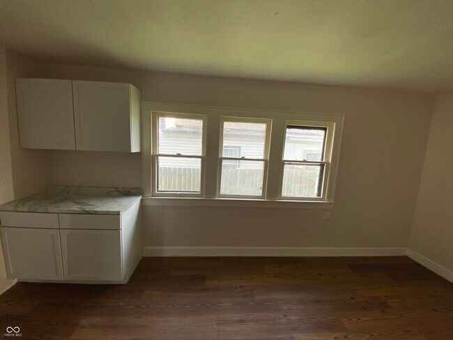 Building Photo - 1437 S Reisner St