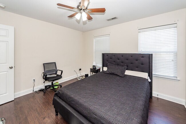 Building Photo - 3 Bedroom, 2.5 Bathroom Home in Eagle Run - Ladson