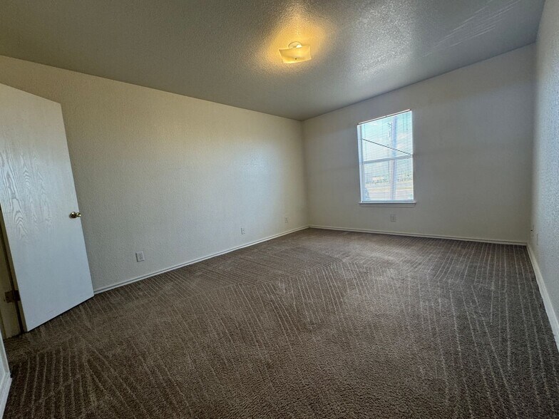 Building Photo - 411 E Central Texas Expy