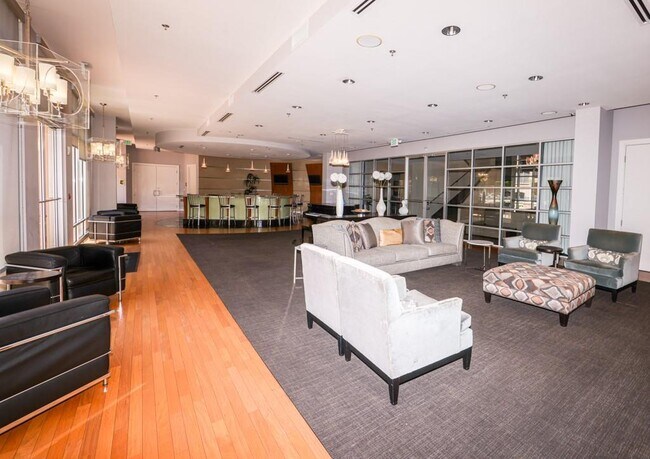 Building Photo - 711 Cosmopolitan Dr NE