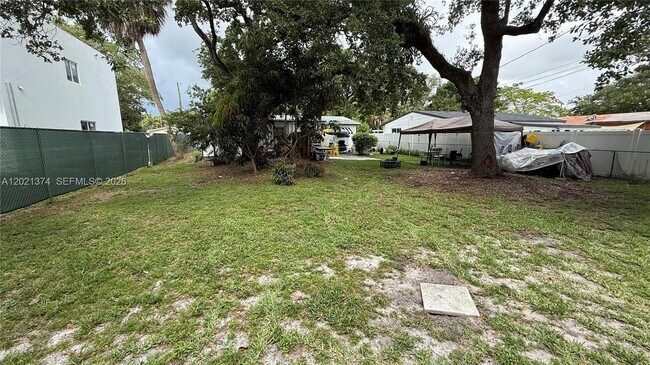 Building Photo - 4940 SW 28th Terrace