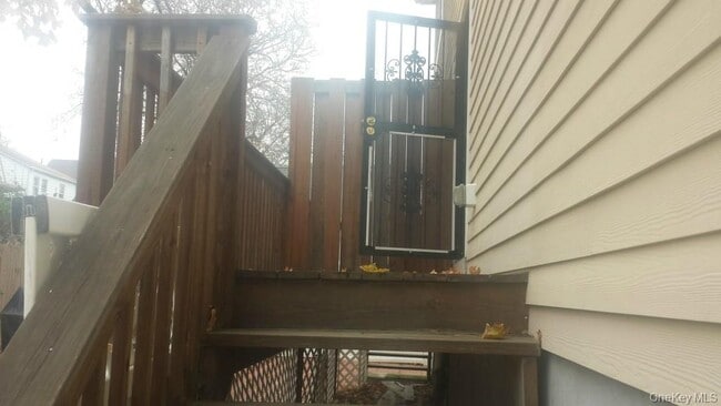 Building Photo - 622 S 6th Ave