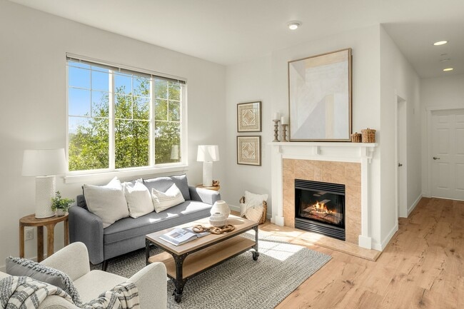 Building Photo - 2Bd/2Ba Issaquah Condo