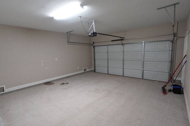 Building Photo - 16284 Chandler Pl