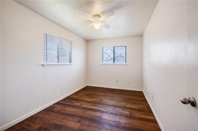 Building Photo - 200 Concho St