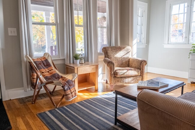 Building Photo - 715 Union Ave SE