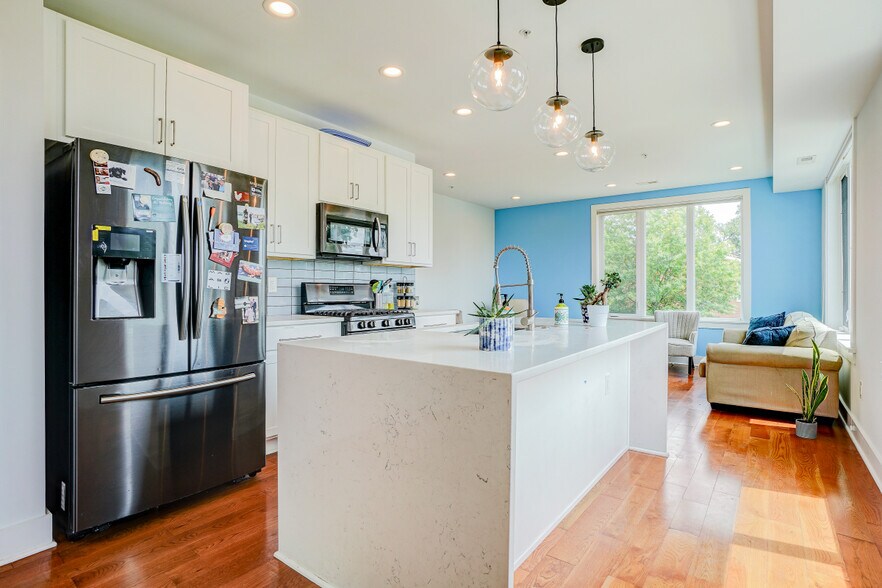 Kitchen - 800 21st St NE