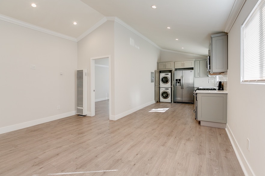 Building Photo - 3244 Chapman St