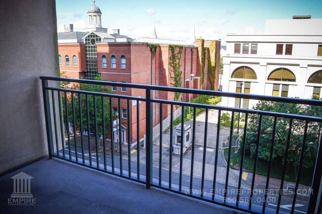 Building Photo - Downtown Condo in The Tennyson