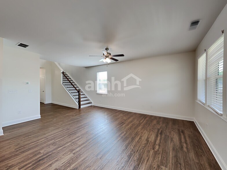 Building Photo - 5160 Smithbriar Dr