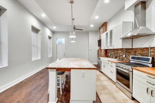 Building Photo - 320 Seitz St