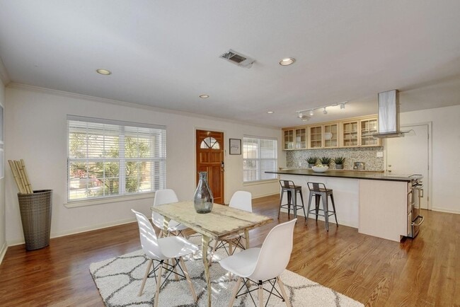 Building Photo - 1909 Winsted Ln