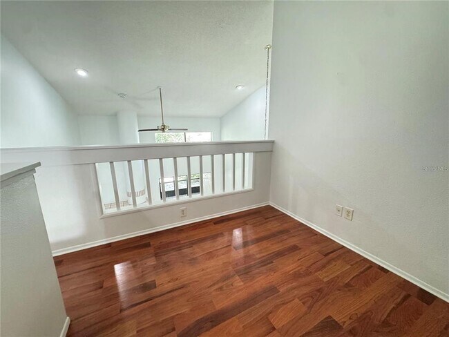 Building Photo - 497 Club Dr