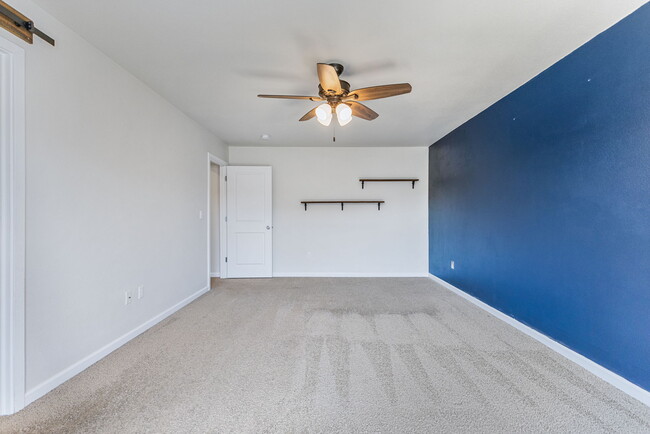 Building Photo - 856 Bear Creek Dr