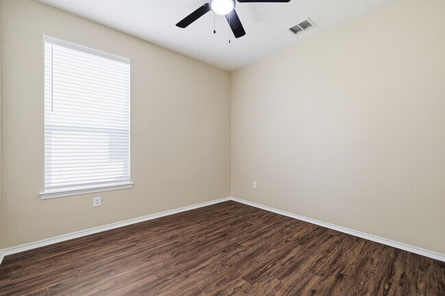 Building Photo - Updated Home with Office and Open Layout