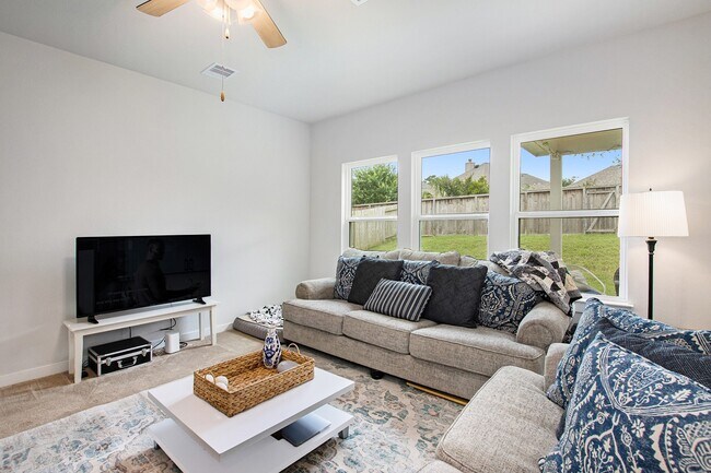 Building Photo - 40557 Mostyn Lake Dr