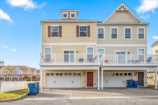 Primary Photo - 4 br, 3.5 bath Townhome - 12901 Tidal Lane...