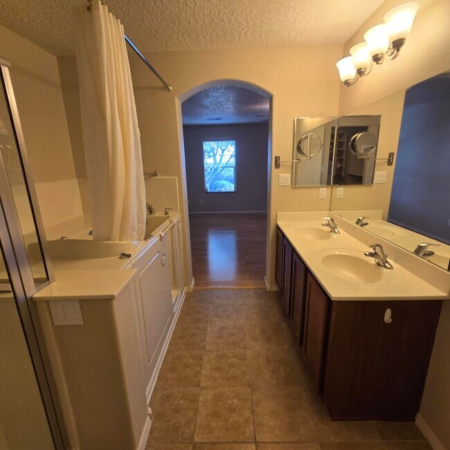Building Photo - 6912 Vista Del Sol Dr NW
