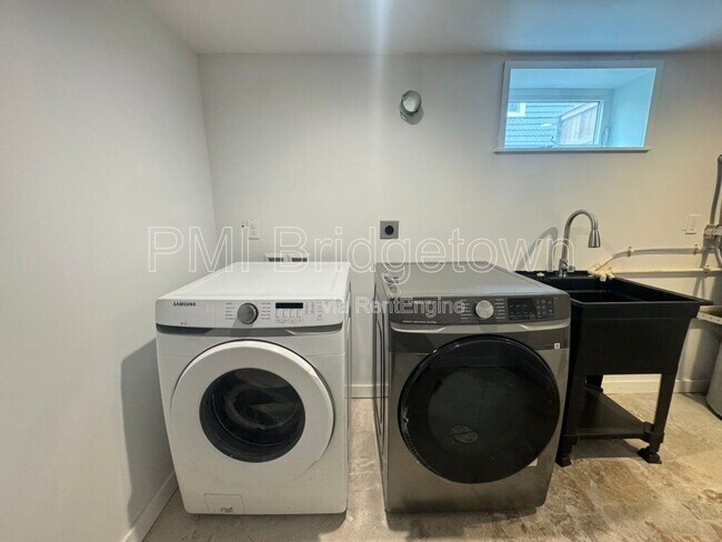 Building Photo - 7300 N Mobile Ave