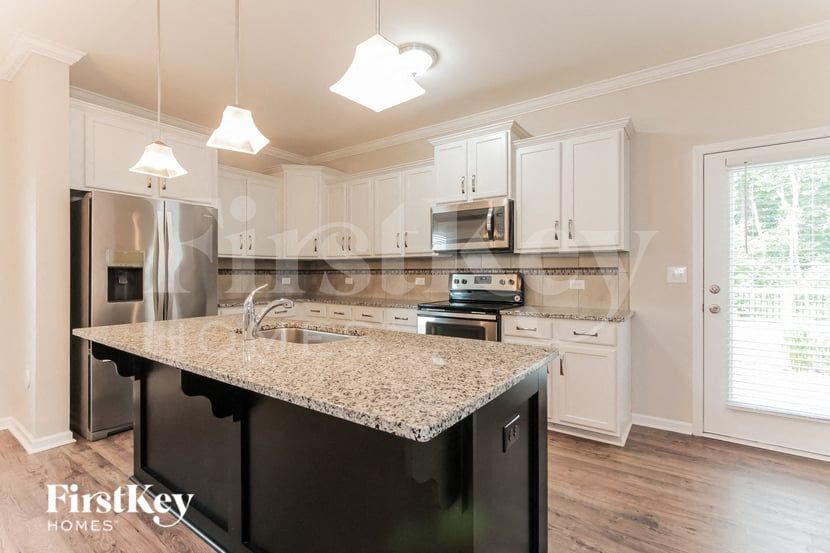 Building Photo - 3815 Streamside Dr