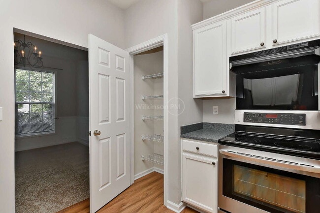 Building Photo - Beautiful 4-Bedroom Two Story Home with Fe...