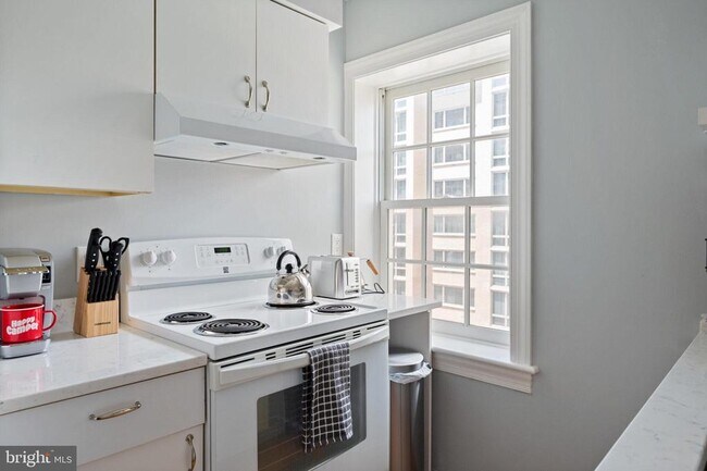 Building Photo - 1426 21st St NW