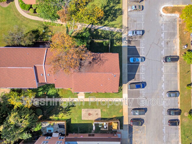 Building Photo - 736 Quince Orchard Blvd