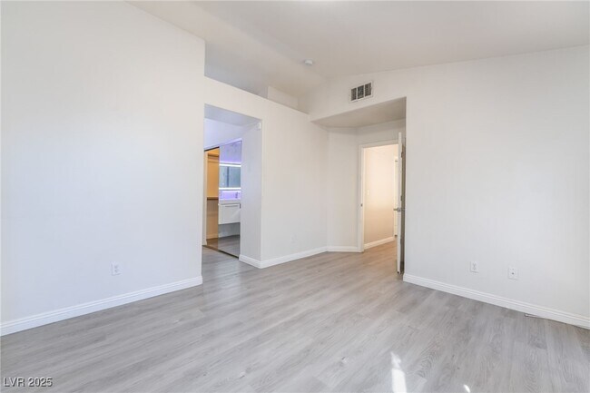 Building Photo - 1512 Iron Springs Dr