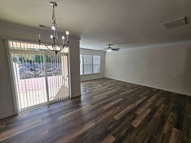 Building Photo - Well Maintained Large townhome in Steele Creek