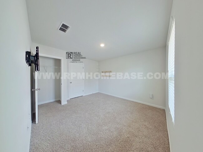 Building Photo - READY FOR MOVE-IN! | SPACIOUS CRESTVIEW HO...