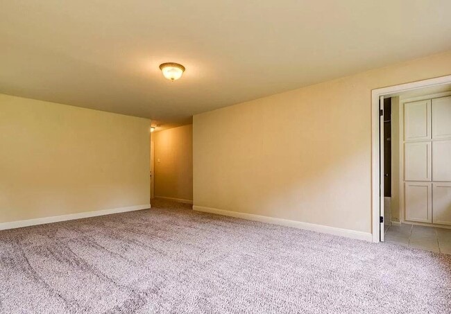 Building Photo - 4902 Valley Oak Dr