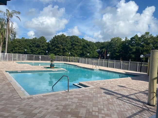 Building Photo - Venetian Place - 613