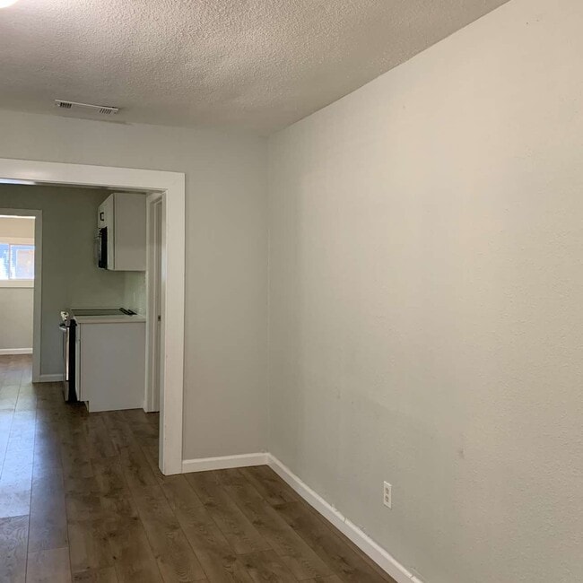 Building Photo - 505 E Heron St