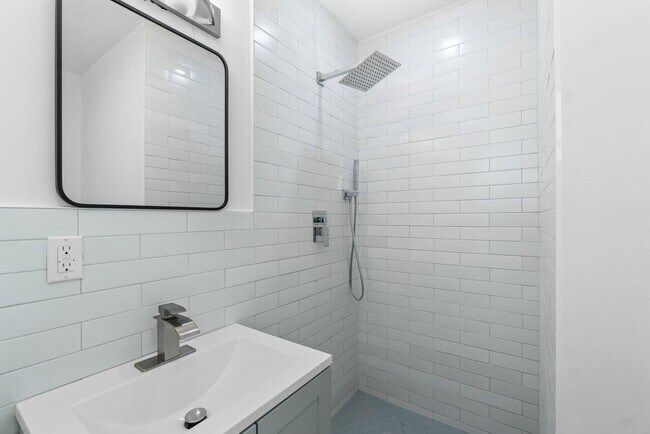 Building Photo - 809 S Atlantic Dr
