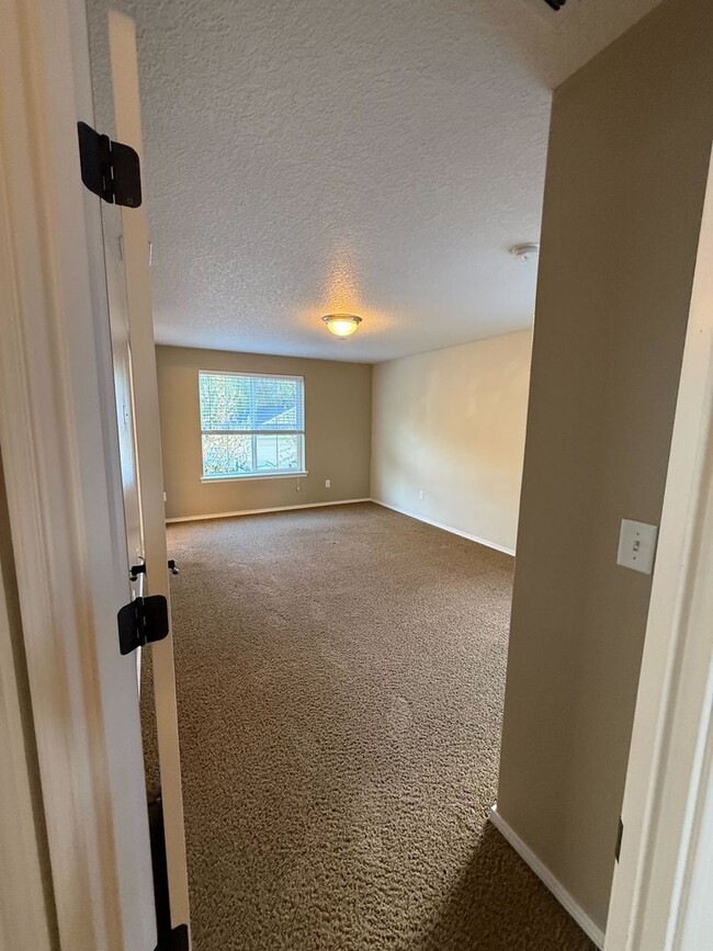 Building Photo - Gorgeous 3B/2.5Ba Home in Battle Ground! Close to Shopping & More!