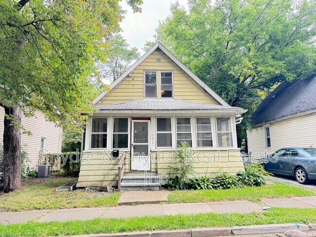 Building Photo - 391 E Voris St