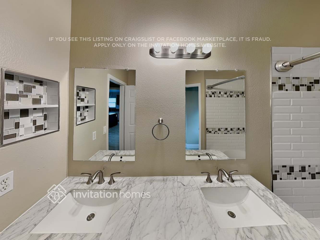 Building Photo - 2004 Locust Berry Dr