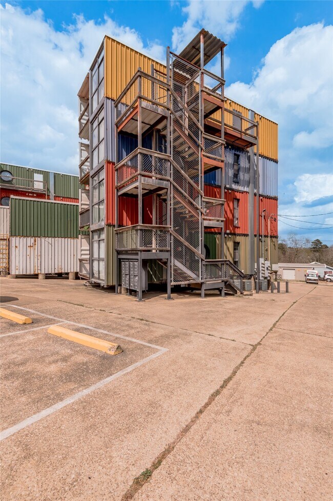 Building Photo - 1400 Sycamore Ave