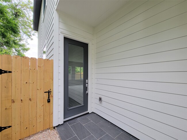 Building Photo - 8014 Huntington Spgs Ln