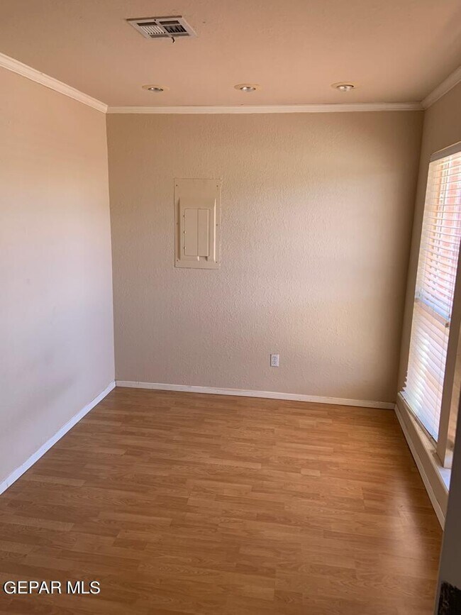 Building Photo - 904 La Gotera Pl