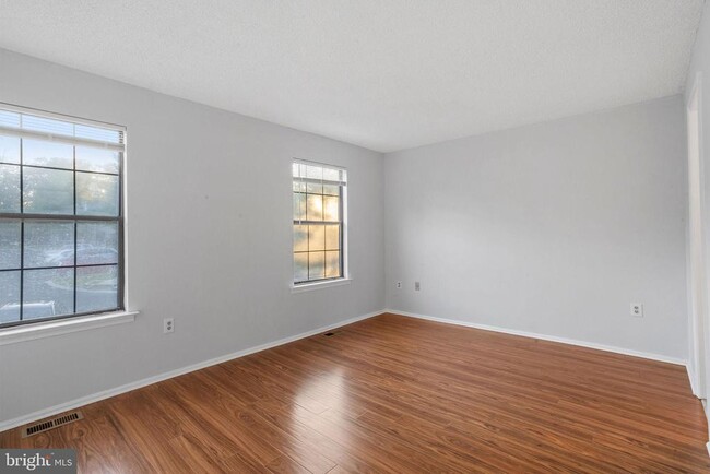 Building Photo - 6 Van Buren Pl