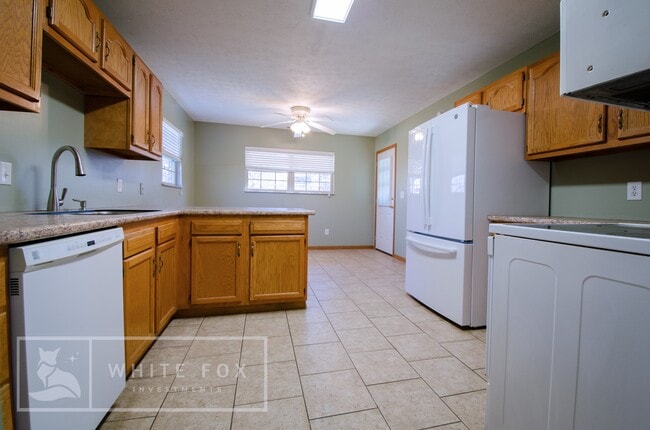 Building Photo - 5990 Fox Trace Ct