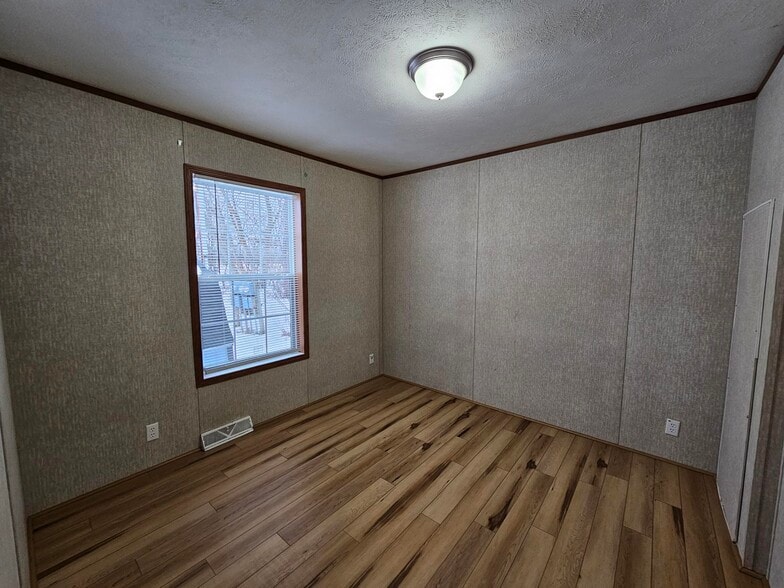 Building Photo - 34 Pine Cir