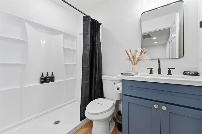 Building Photo - 1548 N Upland Cir