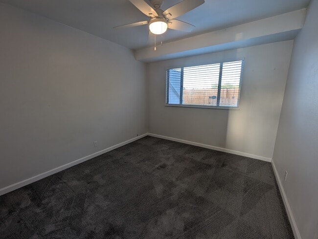 Building Photo - 3334 Fair Oaks Dr