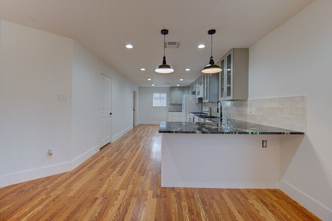 Building Photo - 19403 Lake Hollow Ln