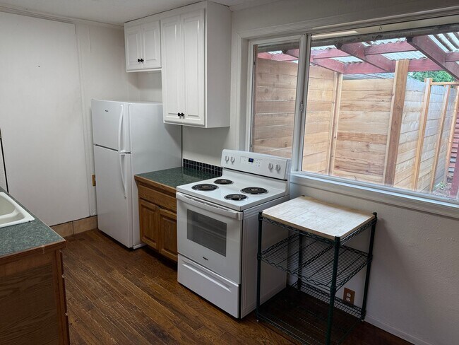 Building Photo - Charming 1-bedroom, 1-bath apartment in the Santa Clara area!