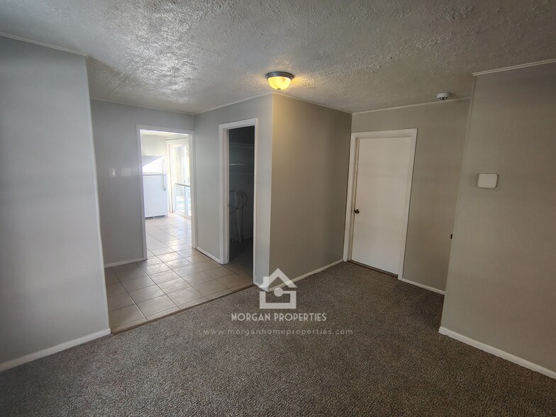 Building Photo - 116 W Vinyard St