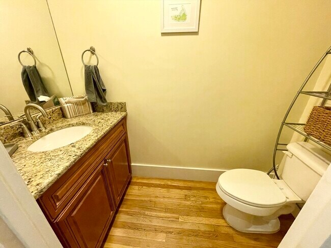 Building Photo - 27-29-29 Telegraph St