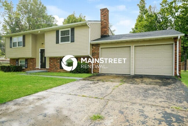 Building Photo - 4 Bedroom Pet-Friendly Home in JEFFERSONVILLE, IN with Main Street Renewal